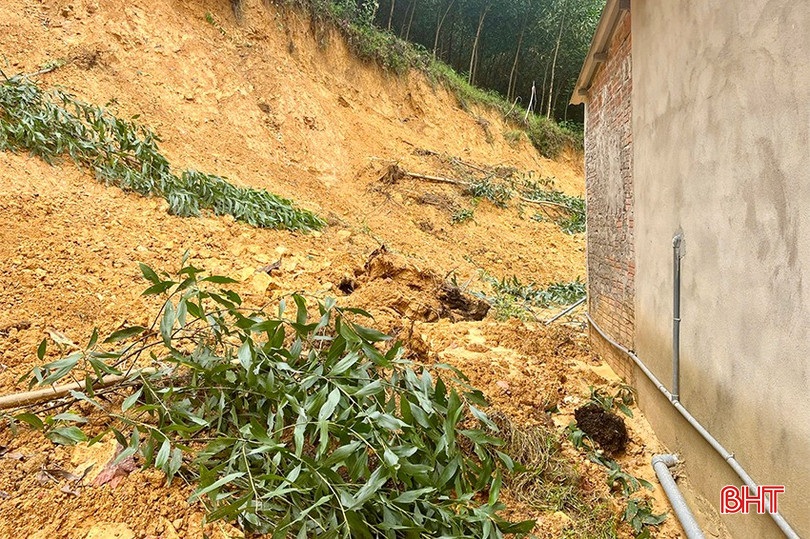 Xã Quang Thọ hiện có hàng chục hộ dân sinh sống gần các quả đồi sản xuất có nguy cơ bị sạt lở. IMG_2254 2 copy.jpg