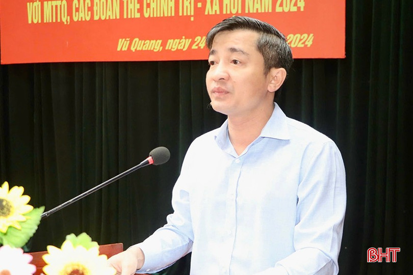 Chủ tịch UBND huyện Vũ Quang Trần Nguyên Thọ làm rõ một số nội dung tại buổi đối thoại. img-3168-copy-7819-6537.jpg