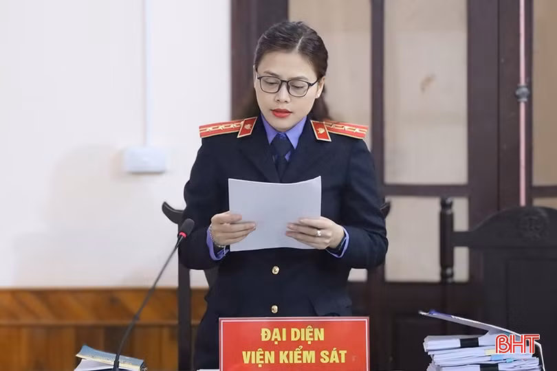 Việc công bố chứng cứ, tài liệu bằng hình ảnh giúp đại diện Viện kiểm sát bảo vệ quan điểm luận tội tại phiên tòa.