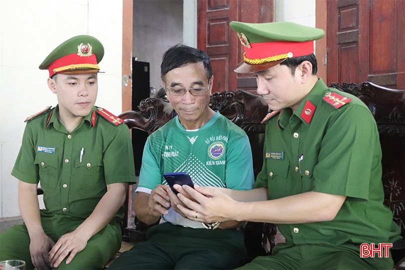Khi phát hiện dấu hiệu nghi ngờ lừa đảo, người dân cần báo ngay cho cơ quan công an nơi gần nhất để được hỗ trợ, xử lý kịp thời. bqbht_br_img-6864-copy.jpg