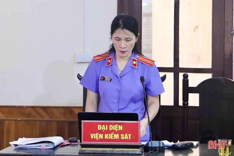 Đại diện Viện Kiểm sát nhân dân tỉnh công bố bản cáo trạng. bqbht_br_img-3545-copy.jpg