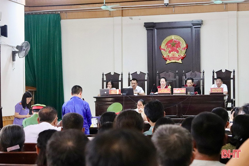 HĐXX quyết định tuyên phạt bị cáo Nguyễn Văn Bắc mức án 20 năm tù giam về tội “Giết người” và 1 năm tù giam về tội “Cố ý gây thương tích” img-0642-copy-9585.jpg