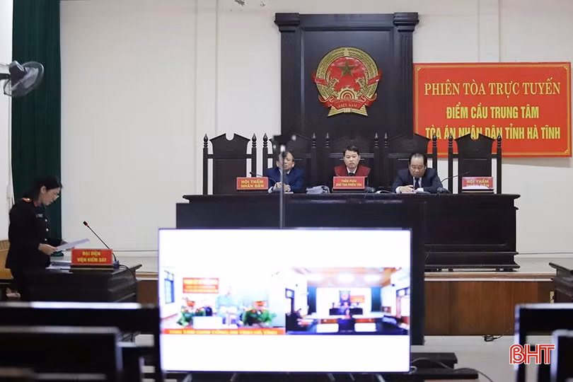 HĐXX tuyên phạt bị cáo Nguyễn Doãn Vạn mức án 6 năm tù giam về tội “Cố ý gây thương tích”.