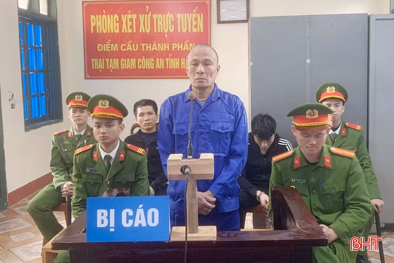 Bị án Nguyễn Doãn Vạn tại phiên toà sơ thẩm hình sự trực tuyến do Toà án nhân dân tỉnh Hà Tĩnh mở vào ngày 27/2.