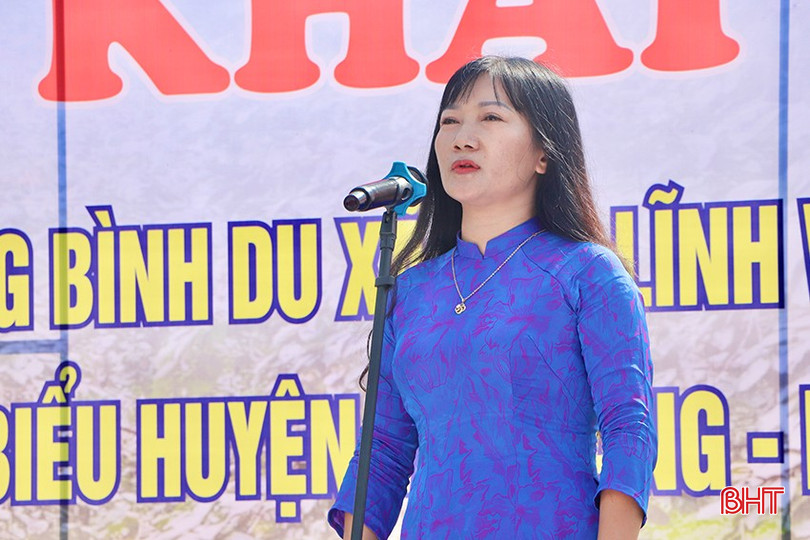 Phó Chủ tịch UBND huyện Vũ Quang Phan Hồng Yến phát biểu tại buổi lễ. IMG_1415 copy.jpg