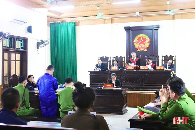Toà án nhân dân tỉnh Hà Tĩnh quyết định tuyên phạt bị cáo Mai Văn Hà mức án 16 năm tù giam về tội “Giết người”. bqbht_br_b1.jpg