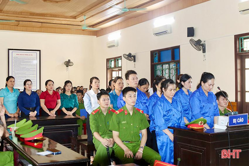 Các bị cáo tại phiên xét xử sơ thẩm ngày 20/8. IMG_0117 copy.jpg