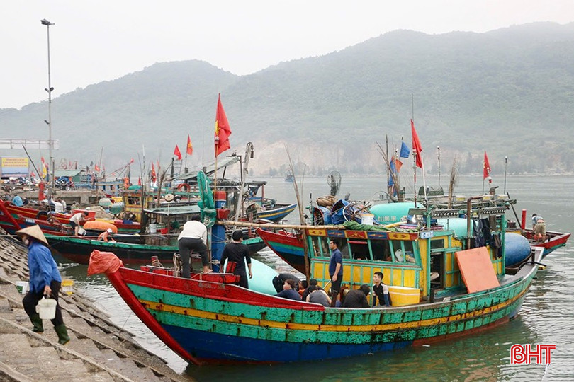 Tàu, thuyền cập cảng cá Cửa Sót. bqbht_br_img-3371-copy.jpg