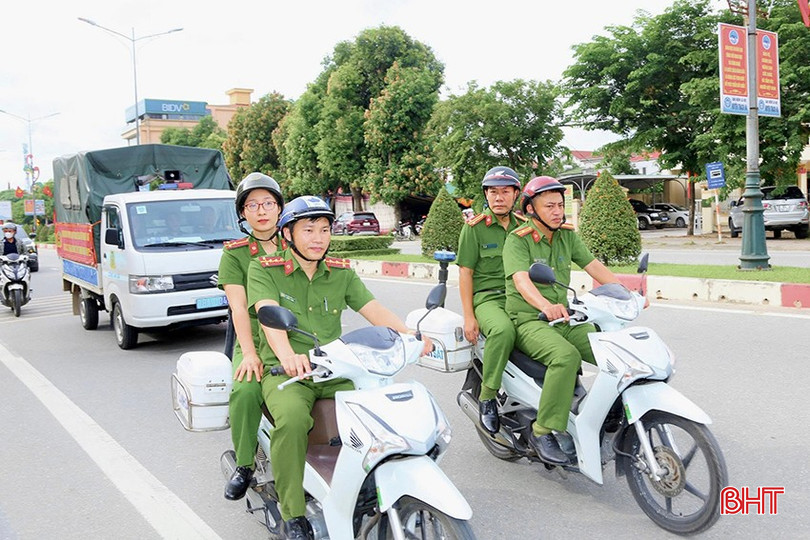 Công an xã Thạch Hà ra quân kiểm soát địa bàn. bqbht_br_img-3114-copy.jpg