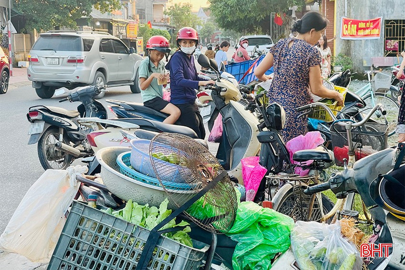 Do gần các trường học, quán hàng, ngã ba nên vào giờ tan tầm, khu vực này luôn xảy ra ách tắc giao thông, tiềm ẩn nguy cơ cao về tai nạn giao thông.