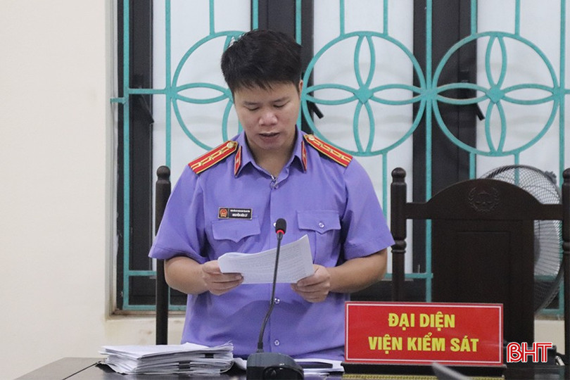 Đại diện Viện Kiểm sát nhân dân tỉnh công bố bản cáo trạng. IMG_9701 2 copy.jpg