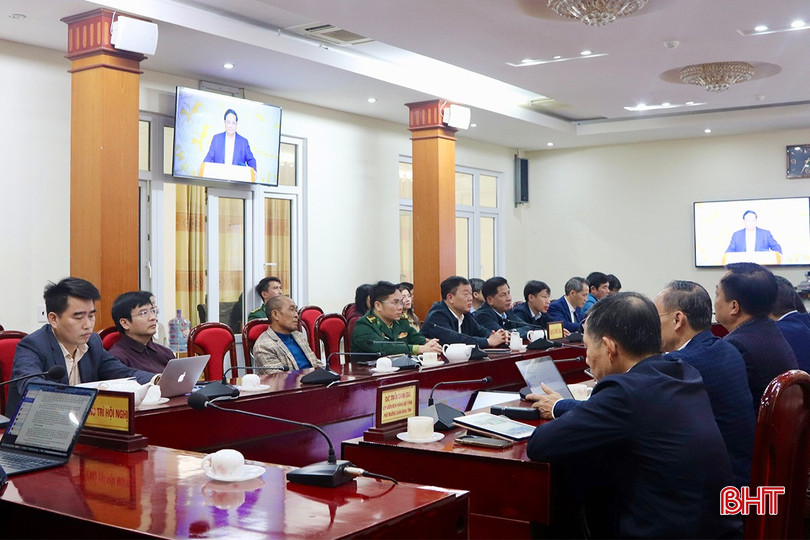 Các đại biểu tại điểm cầu Hà Tĩnh lắng nghe Thủ tướng phát biểu kết luận hội nghị. bqbht_br_img-3655-copy.jpg