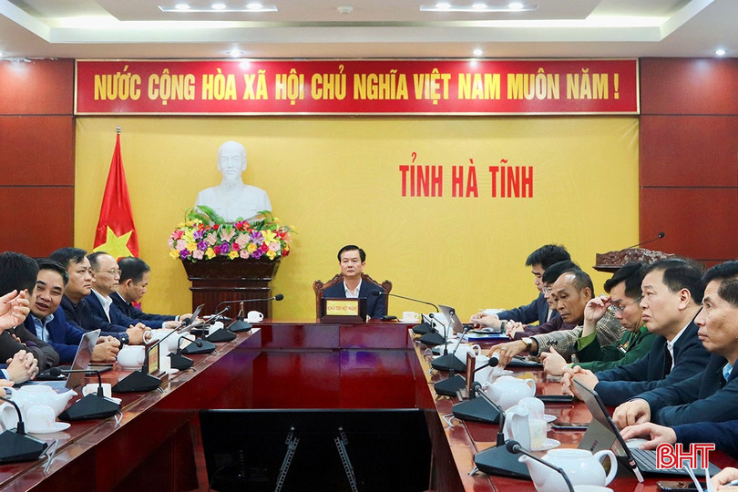 Phó Chủ tịch UBND tỉnh Trần Báu Hà điều hành điểm cầu Hà Tĩnh. bqbht_br_img-5114-copy.jpg