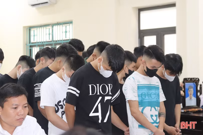 Trong số 19 bị cáo bị Toà án nhân dân TP Hà Tĩnh đưa ra xét xử ngày 9/9/2024 về tội “Gây rối trật tự công cộng” và tội “Vô ý làm chết người”, có 14 người chưa thành niên.