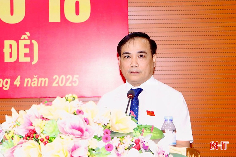 Phó Bí thư Thường trực Huyện ủy, Chủ tịch HĐND huyện Vũ Quang Lê Thanh Nghị bế mạc kỳ họp. bqbht_br_img-8966-copy.jpg