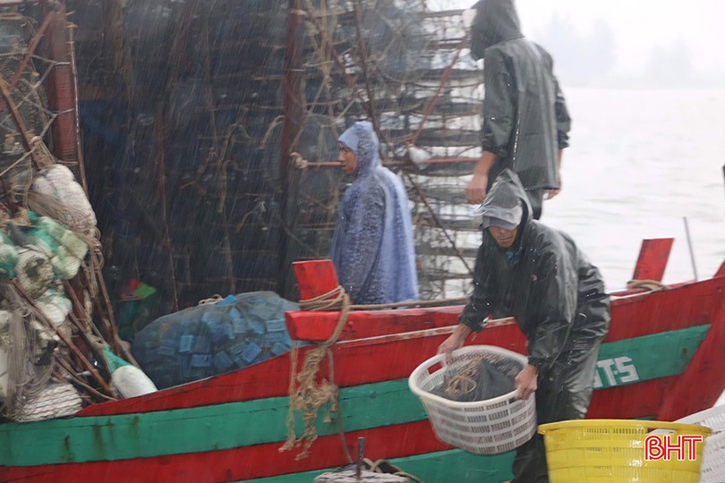 Đánh bắt hải sản trong thời tiết xấu tiềm ẩn nhiều nguy cơ rủi ro. bqbht_br_img-2518-copy.jpg
