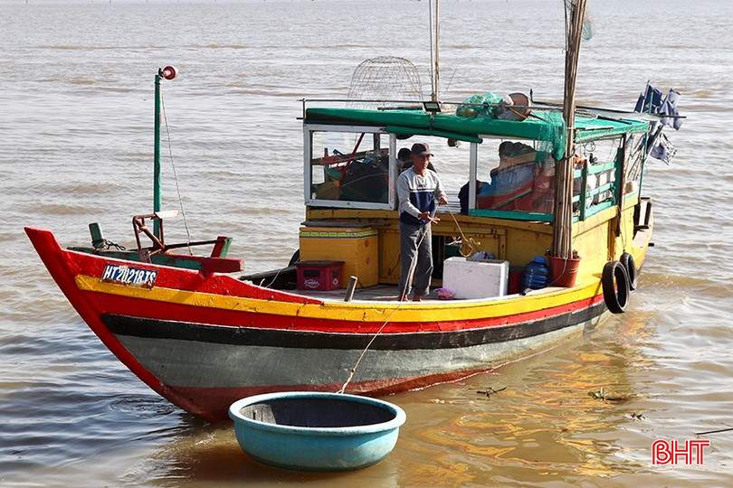 Bà con ngư dân cần theo dõi các bản tin thời tiết và tuân thủ các cảnh báo của lực lượng chức năng để đảm bảo an toàn khi vươn khơi. bqbht_br_img-2514-copy.jpg