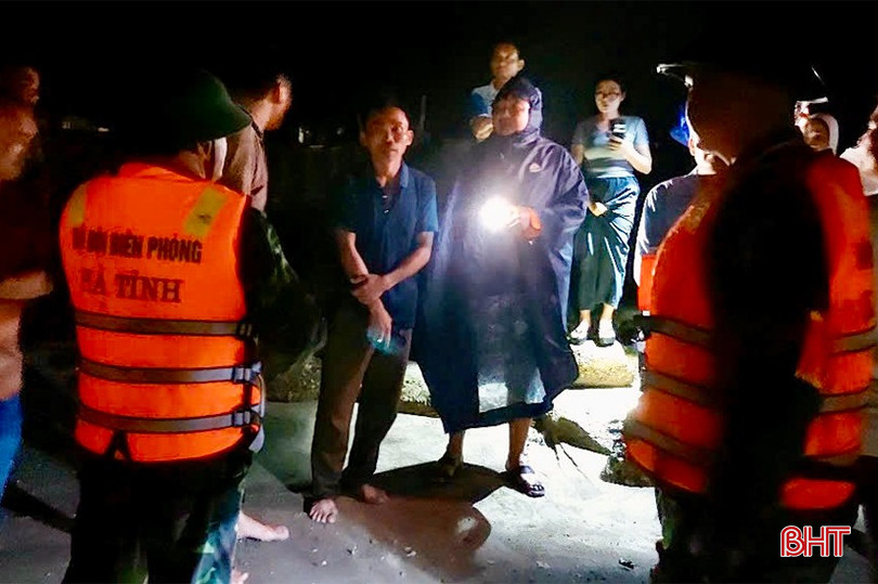 Công tác cứu hộ gặp rất nhiều khó khăn do mưa to, sóng lớn và diễn ra vào ban đêm. bqbht_br_img-2496-copy.jpg