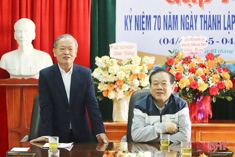 Chủ tịch Hội Luật gia Hà Tĩnh Lê Viết Hồng phát biểu tại buổi gặp mặt. bqbht_br_img-2970-copy.jpg