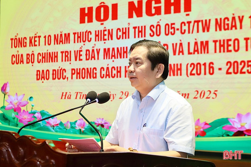 Phó Trưởng ban Thường trực Ban Tuyên giáo và Dân vận Tỉnh ủy Bùi Nhân Sâm phát biểu chỉ đạo hội nghị. bqbht_br_img-5063-copy.jpg