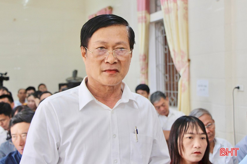 Cử tri Lê Hồng Thăng - Phó Chủ tịch HĐND xã Đức Hương kiến nghị một số nội dung tại hội nghị. bqbht_br_img-9953-copy.jpg