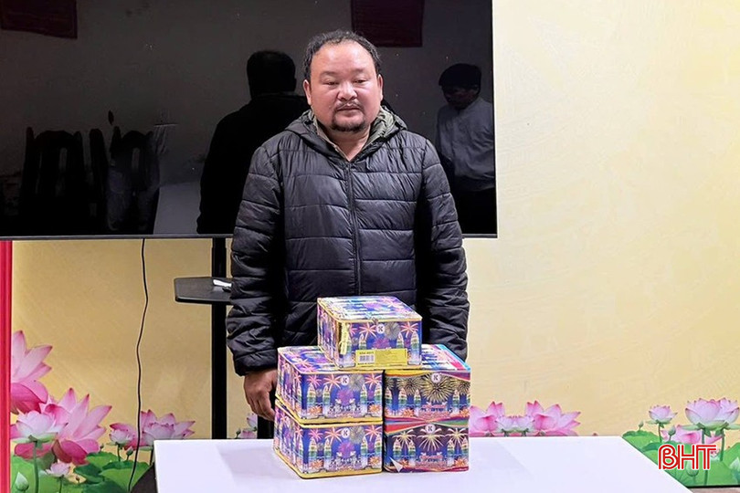 Đối tượng Lê Hoài Vũ cùng tang vật bị thu giữ.