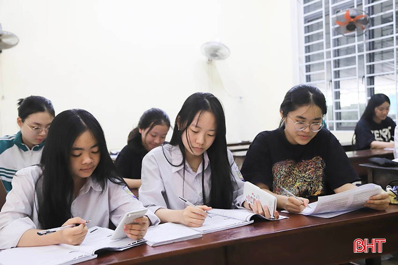 Với đề thi Ngữ văn năm nay, học sinh sẽ có cơ hội bộc lộ khả năng suy nghĩ độc lập, tư duy sáng tạo. Với đề thi Ngữ văn năm nay, học sinh sẽ có cơ hội bộc lộ khả năng suy nghĩ độc lập, tư duy sáng tạo.