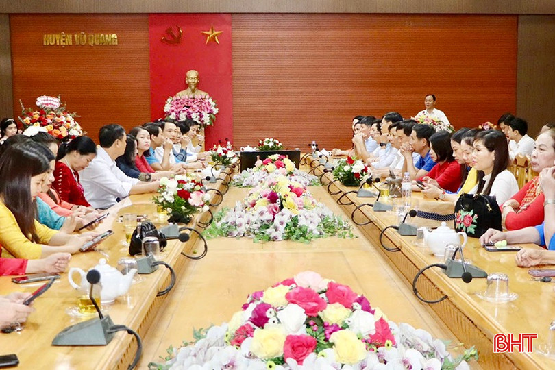 Buổi gặp mặt diễn ra trong không khí vui tươi. img-3010-copy-4675.jpg