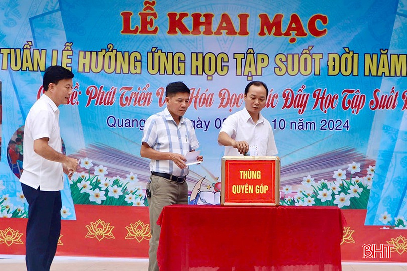 Đại biểu ủng hộ Quỹ Khuyến học xã Quang Thọ.