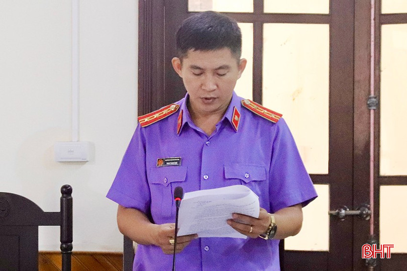 Đại diện Viện Kiểm sát nhân dân tỉnh công bố bản cáo trạng. IMG_9033 copy.jpg
