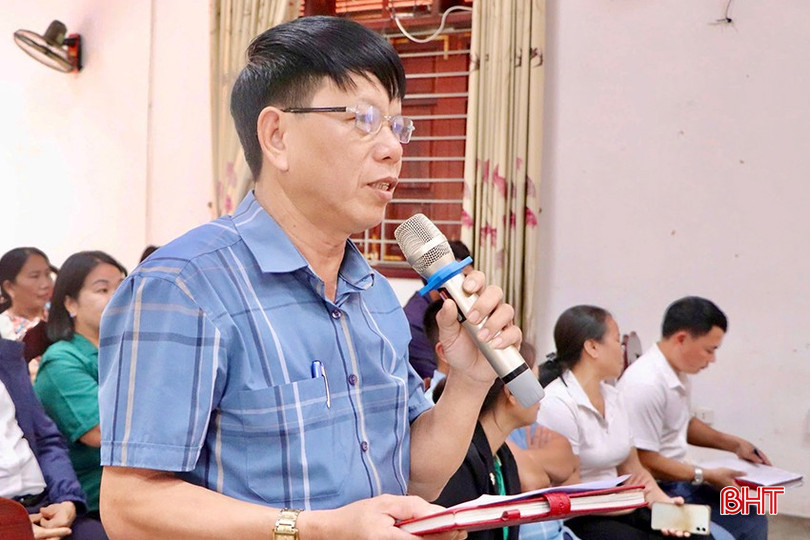 Ông Nguyễn Xuân Tịnh - Phó Bí thư Thường trực Đảng uỷ xã Đức lĩnh kiến nghị một số nội dung tại hội nghị. bqbht_br_img-4417-2-copy.jpg