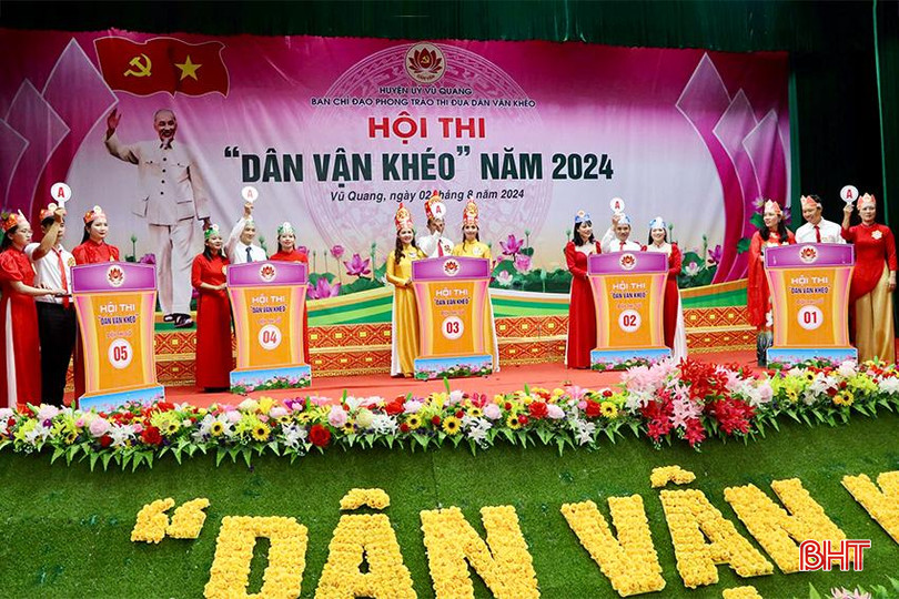 Ở phần thi kiến thức, các đội trải qua các nội dung thi: kiến thức chung (trả lời câu hỏi trắc nghiệm) và xử lý tình huống. Trong phần thi kiến thức chung, các đội thi cử ra 3 thành viên cùng tham gia trả lời gói 10 câu hỏi kiến thức về công tác dân vận do BTC đưa ra theo hình thức trắc nghiệm.