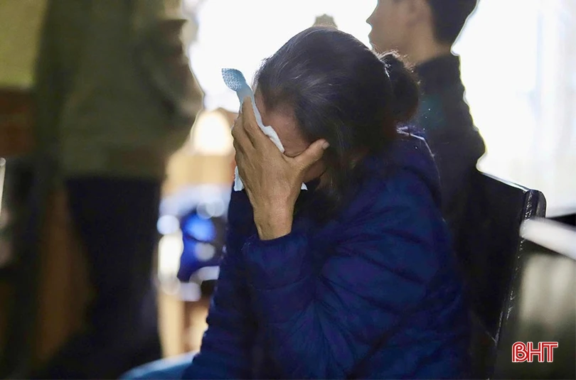 Đằng sau mỗi bản án được tuyên là sự suy sụp, đau xót, ân hận... của người thân các bị cáo.