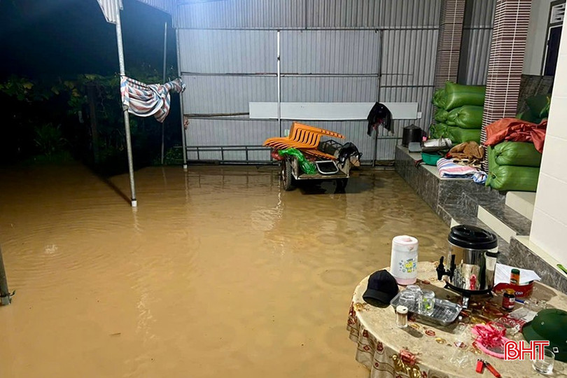 Mưa lớn khiến nhiều nơi thấp trũng bị ngập sâu. bqbht_br_img-0238-copy.jpg