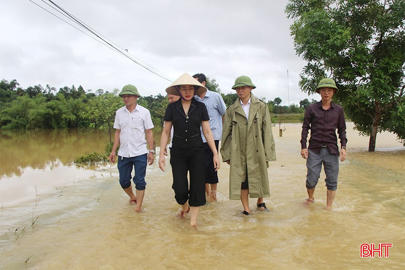 Lãnh đạo huyện Vũ Quang đã đến kiểm tra tình hình ngập lụt, sạt lở đất tại các xã chịu ảnh hưởng như: Đức Bồng, Đức Lĩnh và Đức Hương. Lãnh đạo huyện Vũ Quang đã đến kiểm tra tình hình ngập lụt, sạt lở đất tại các xã chịu ảnh hưởng như: Đức Bồng, Đức Lĩnh và Đức Hương.