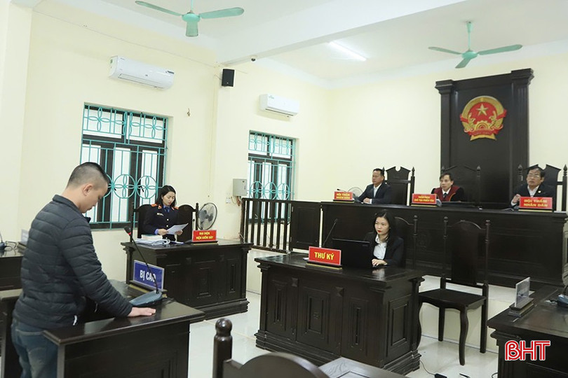 Với tội danh “Buôn bán hàng cấm”, bị cáo Nguyễn Tiến Lực đã bị HĐXX tuyên phạt 8 năm 6 tháng tù giam. bqbht_br_z6295741922787-8a63264d2f7a9b5c5458c2e6ddc7cbd3.jpg