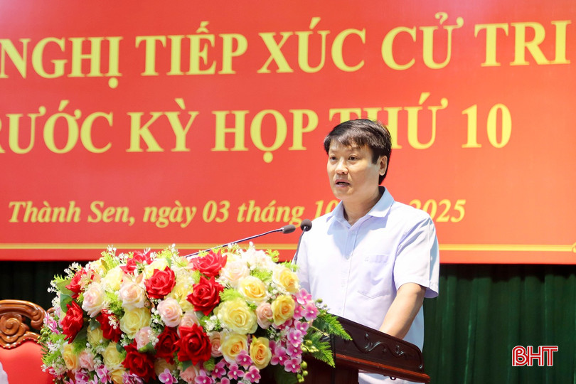Ông Trần Quang Tuấn - Ủy viên BTV Tỉnh ủy, Bí thư Đảng ủy, Chủ tịch HĐND phường Thành Sen kiến nghị một số nội dung tại hội nghị. bqbht_br_img-4726-copy.jpg