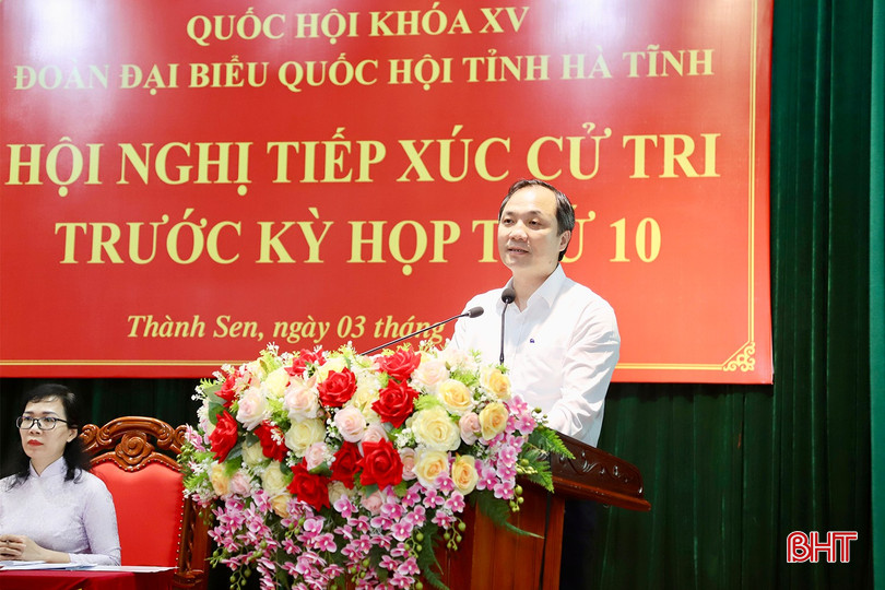 Đồng chí Hoàng Trung Dũng - Tổng Biên tập Tạp chí Cộng sản tiếp thu và thông tin một số nội dung, vấn đề cử tri địa phương quan tâm. bqbht_br_img-4764-copy.jpg