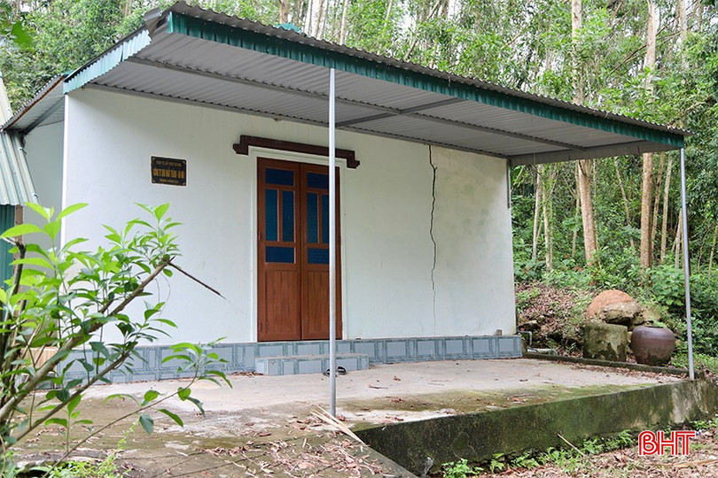 Người dân sống cạnh bờ sông Ngàn Sâu luôn thấp thỏm lo âu vì sạt lở đã vào sát nhà. bqbht_br_img-6188-copy.jpg