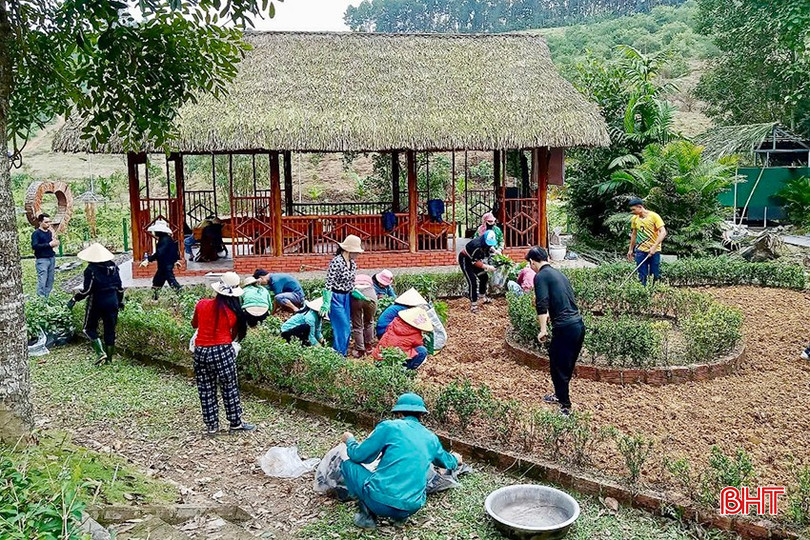 Không khí ra quân làm NTM ở thôn Hoa Thị (xã Thọ Điền). bqbht_br_img-5347-copy.jpg