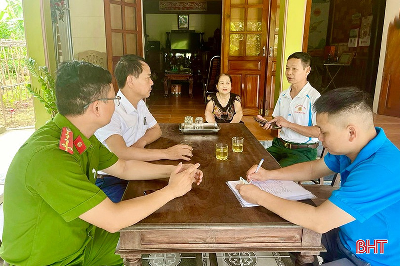 Đến nay, số lượng người hưởng lương hưu, trợ cấp BHXH có tài khoản cá nhân tại ngân hàng trên địa bàn Vũ Quang là 1.024/1.035, chiếm tỷ lệ 98.94%. IMG_1341 copy.jpg