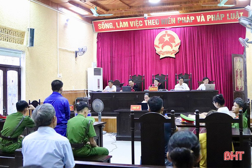 Với tội danh “Lừa đảo chiếm đoạt tài sản”, HĐXX quyết định tuyên phạt bị cáo Nguyễn Văn Đức mức án 12 năm tù giam. bqbht_br_img-0679-2-copy.jpg