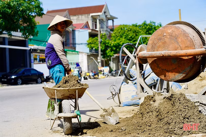 Nền nhiệt cao khiến nhiều người dễ bị các nguy cơ bệnh lý do nắng nóng.
