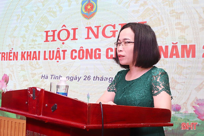 Bà Nguyễn Thị Vân - Phó Trưởng phòng Quản lý Công chứng, chứng thực (Bộ Tư pháp) trao đổi tại hội nghị. bqbht_br_img-4340-copy.jpg