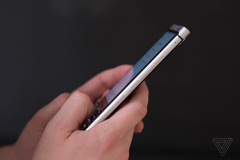 anh thuc te blackberry keyone