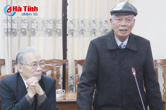 thi uy hong linh gap mat lanh dao tinh qua cac thoi ky