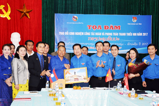 ha tinh bolykhamxay trao doi kinh nghiem cong tac doan phong trao thanh nien