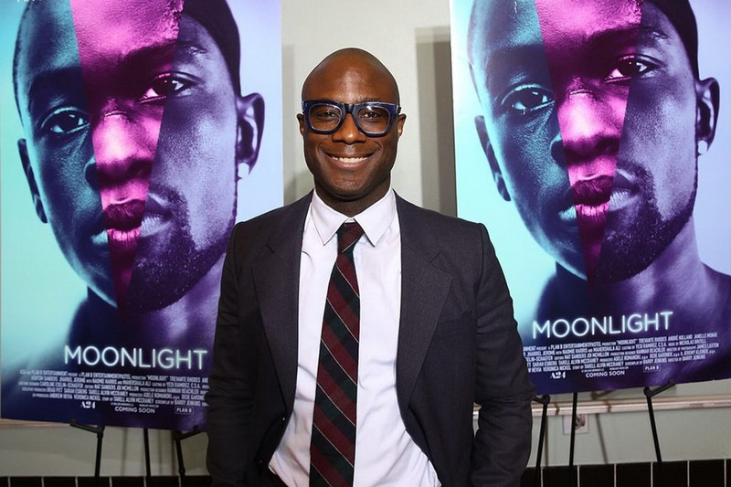 Barry Jenkins có thể là nhà làm phim da màu đầu tiên thắng giải Đạo diễn xuất sắc với Moonlight. Bản thân Moonlight cũng đứng trước cơ hội trở thành tác phẩm đầu tiên có nhân vật chính là người đồng tính da màu ẵm giải Phim truyện xuất sắc. Tuy nhiên, để làm được điều đó, anh và bộ phim cần phải vượt qua ứng cử viên nặng ký là Damien Chazelle cùng La La Land. Ảnh: A24. nhung ky luc cho bi xo do tai oscar 2017