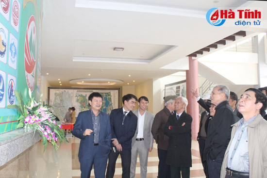 thi uy hong linh gap mat lanh dao tinh qua cac thoi ky