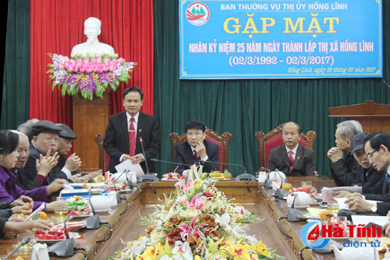 thi uy hong linh gap mat lanh dao tinh qua cac thoi ky